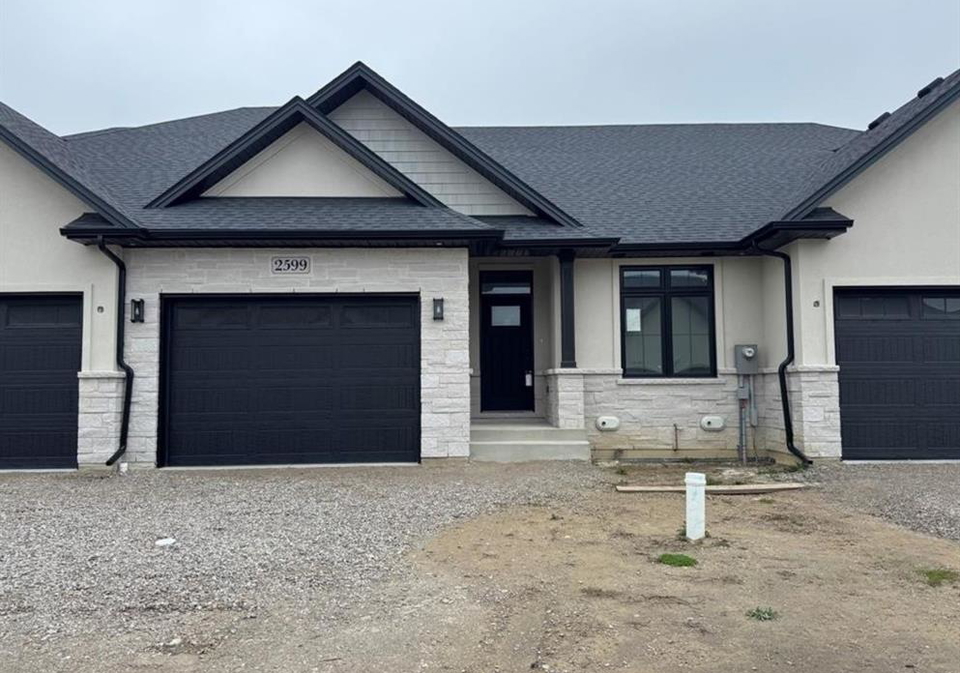 2599-barkley-avenue-windsor-ontario-26010389