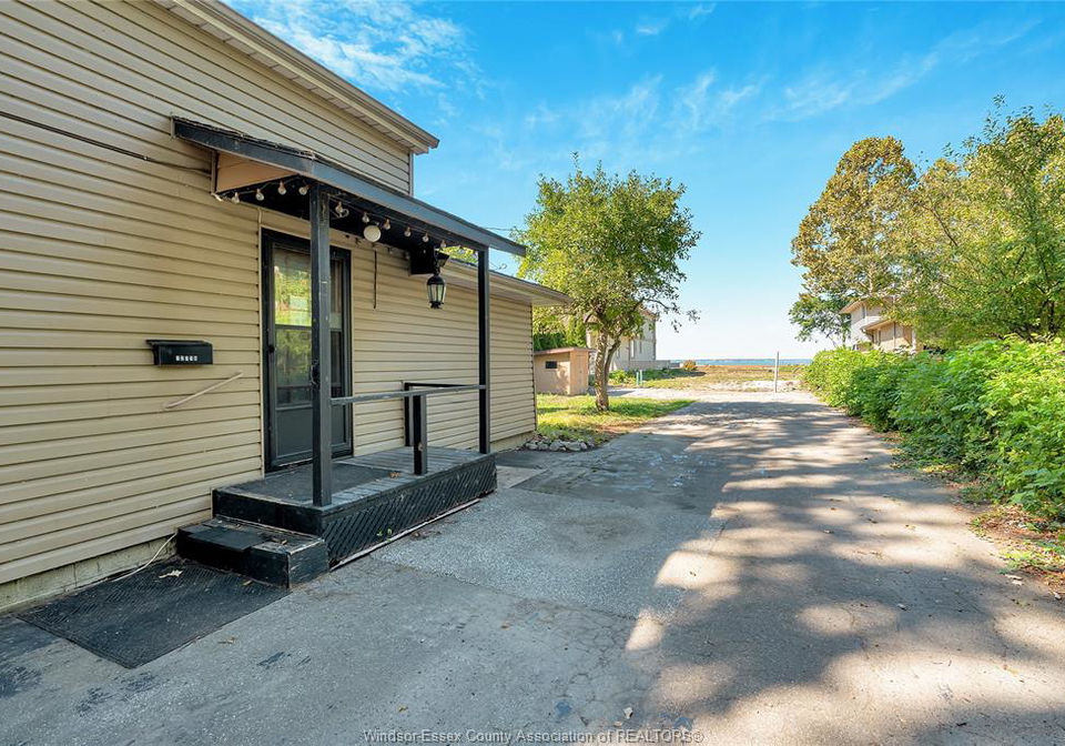 12718-12722-riverside-drive-tecumseh-ontario-26010417