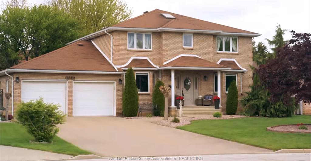 12314-funaro-crescent-tecumseh-ontario-26010435