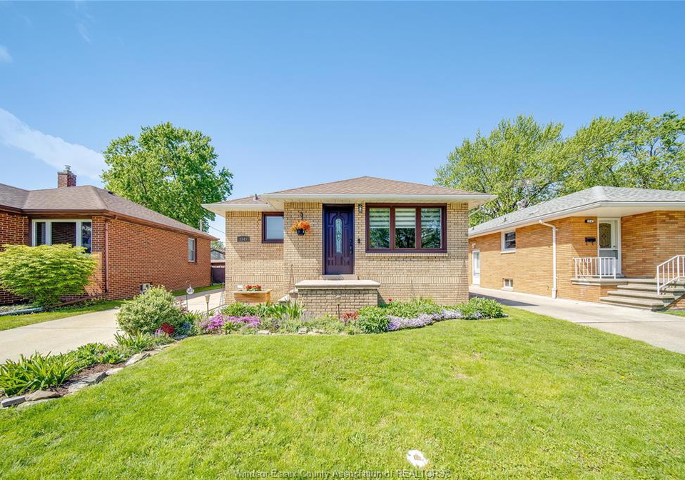1347-bernard-road-windsor-ontario-26010462