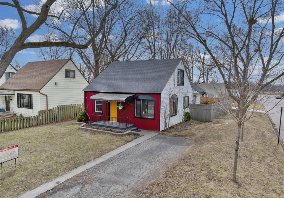 1205-oak-avenue-windsor-ontario-26010474
