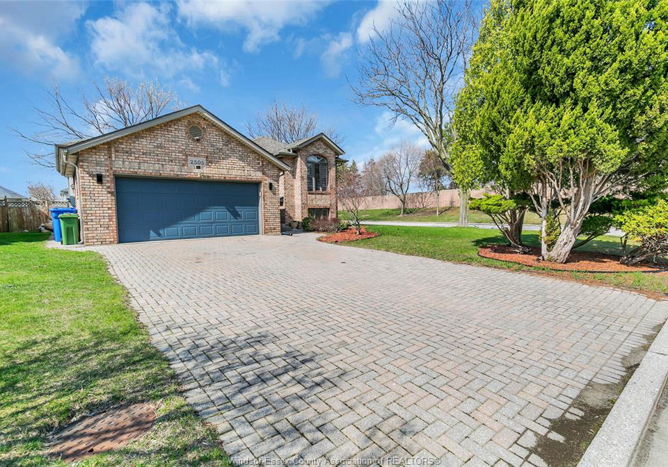 2505-st-clair-avenue-windsor-ontario-26010526