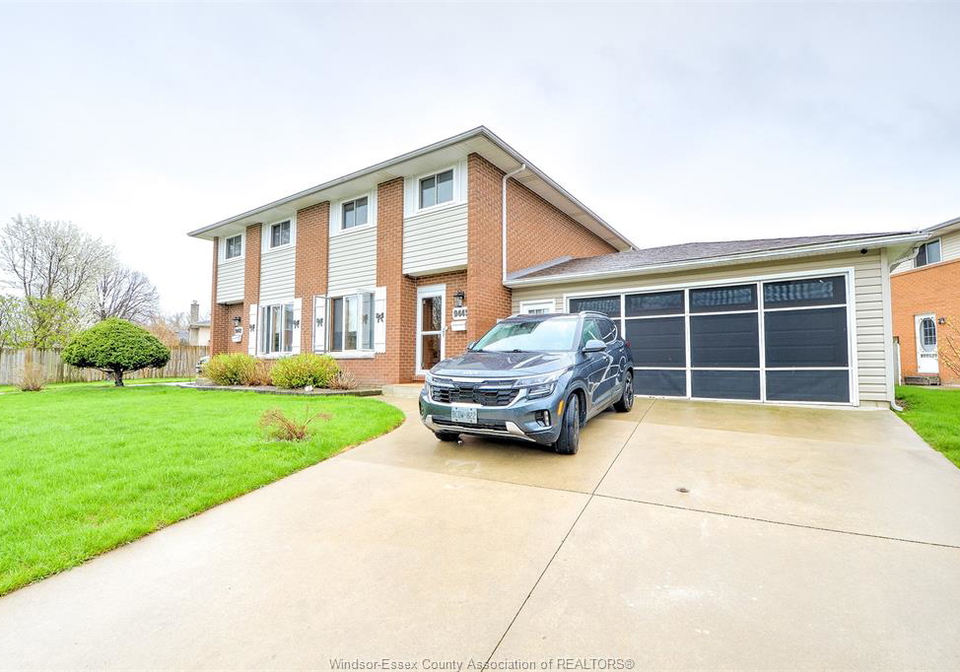 9445-9447-alten-drive-windsor-ontario-26010532