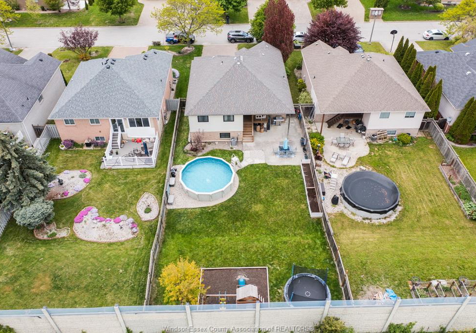 1488-imperial-crescent-windsor-ontario-26010544