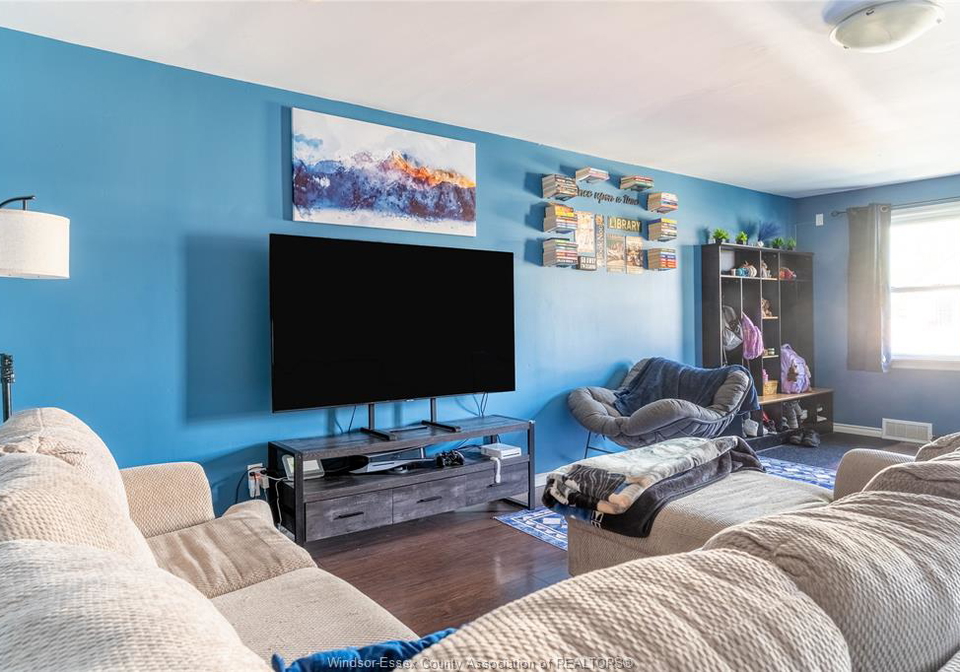 1707-albert-windsor-ontario-26010553