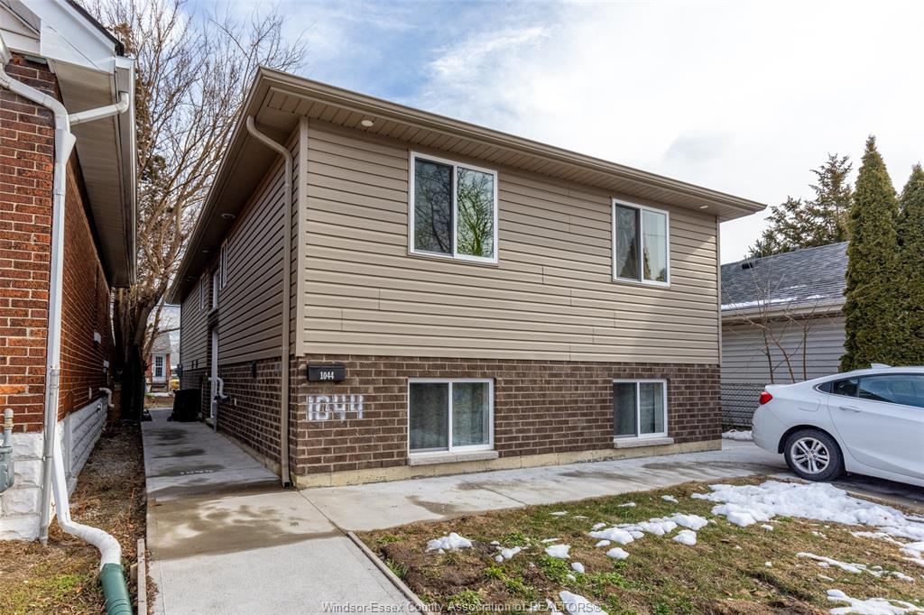 1044-lena-avenue-windsor-ontario-26010555
