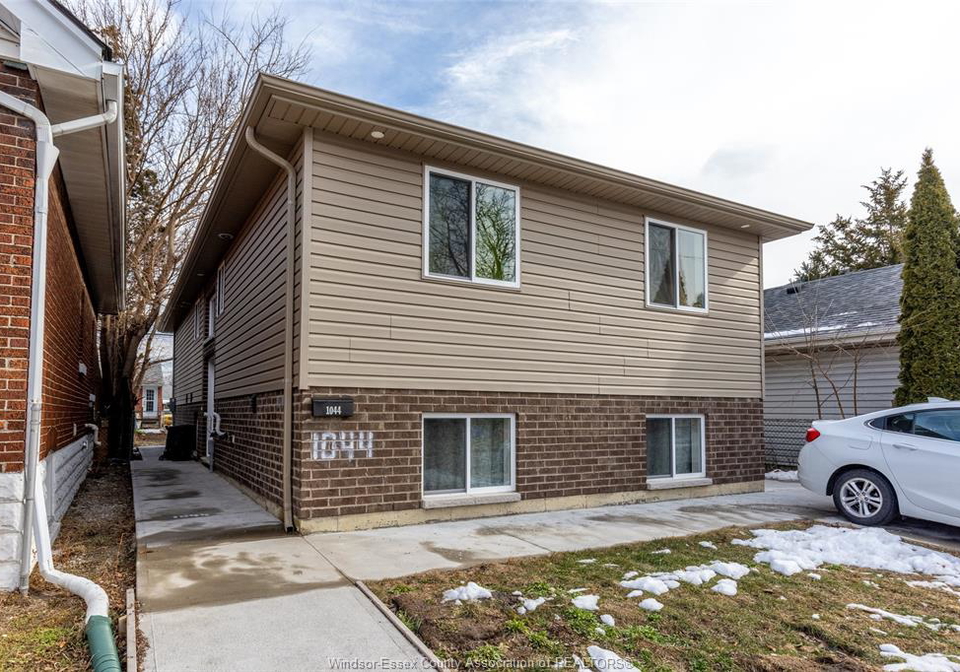 1044-lena-avenue-windsor-ontario-26010555