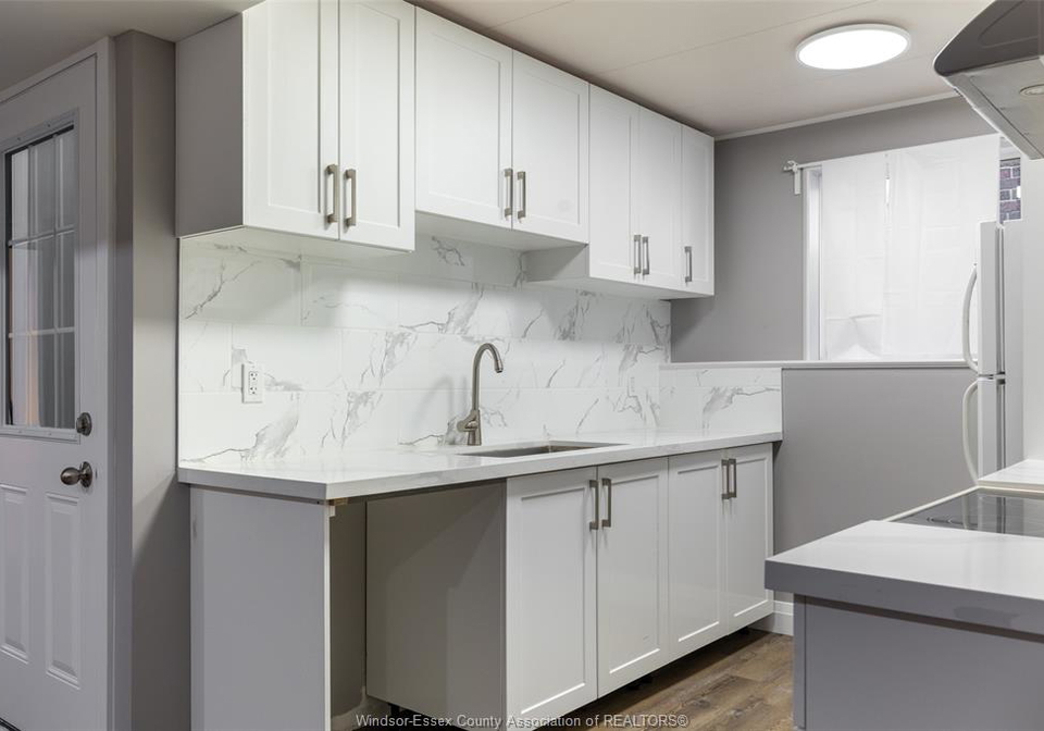 1044-lena-avenue-windsor-ontario-26010555