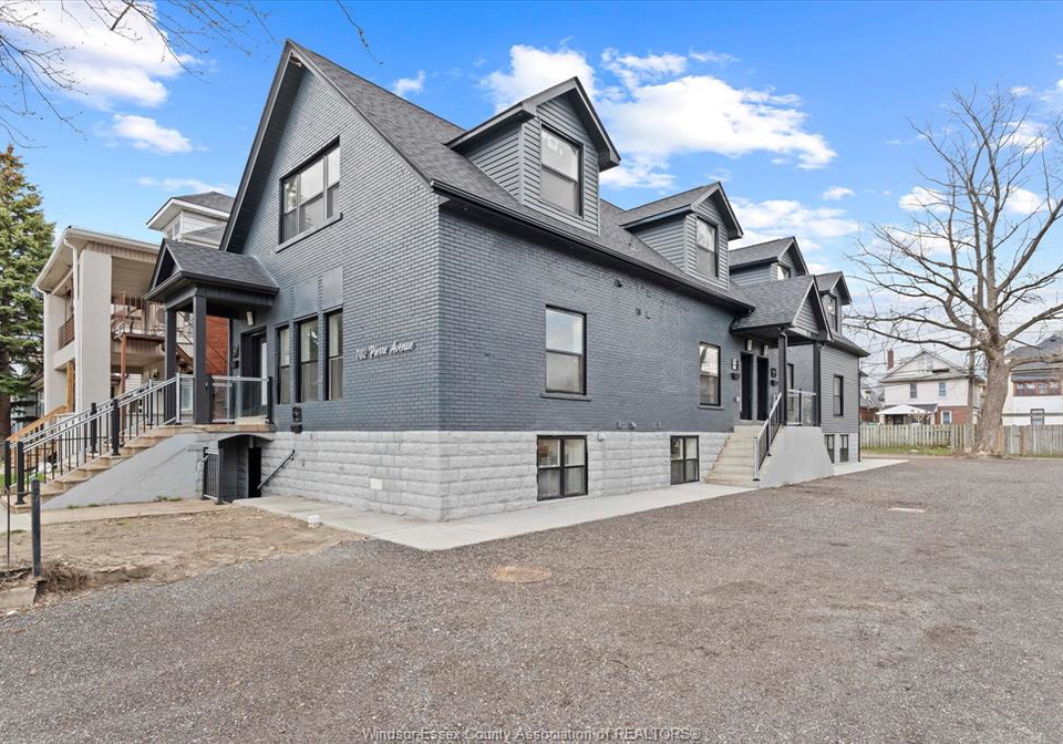 702-pierre-windsor-ontario-26010573