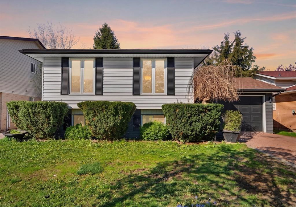 3195-conservation-drive-windsor-ontario-26010645