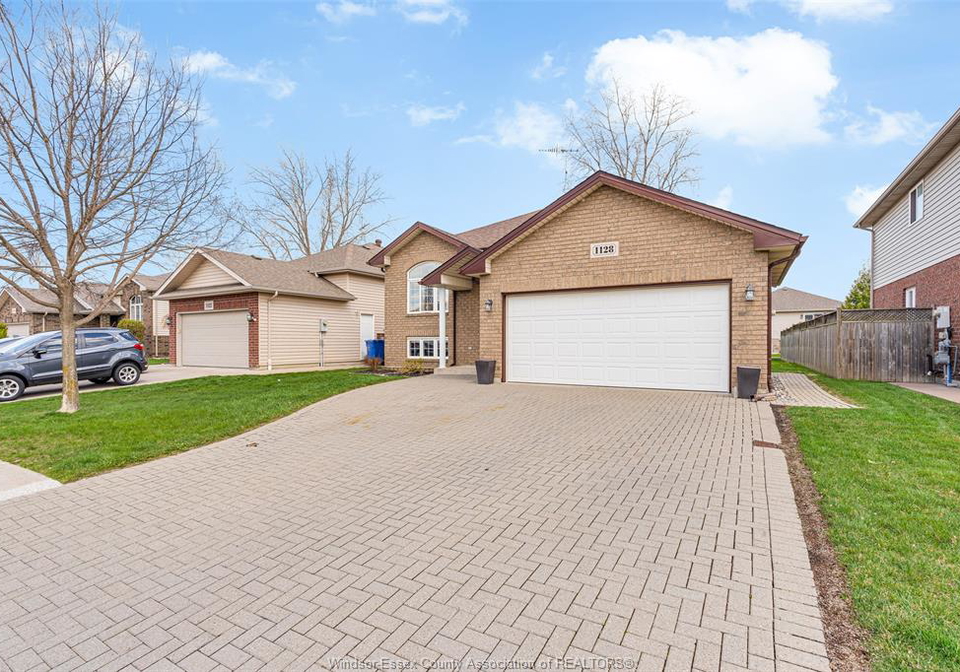 1128-frederica-windsor-ontario-26010655