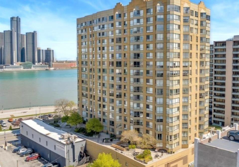 75-riverside-drive-east-windsor-ontario-26010665