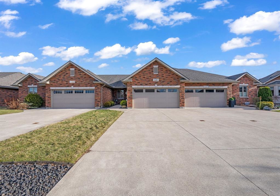 640-commisso-crescent-lasalle-ontario-26010670