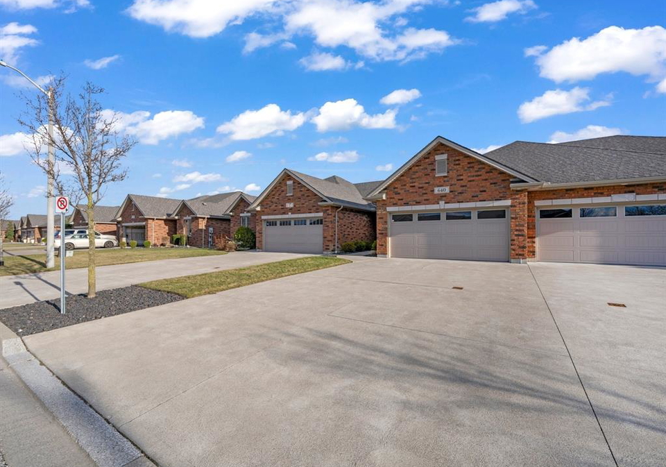 640-commisso-crescent-lasalle-ontario-26010670