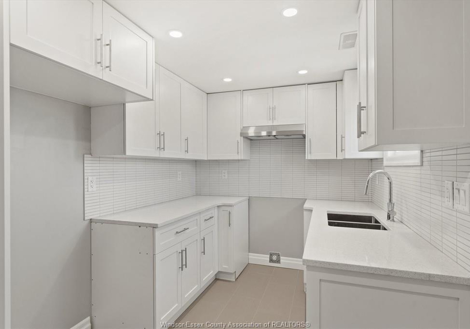 1439-benjamin-avenue-windsor-ontario-26010695