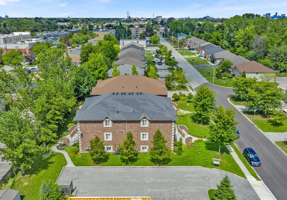 1811-northway-avenue-windsor-ontario-26010710