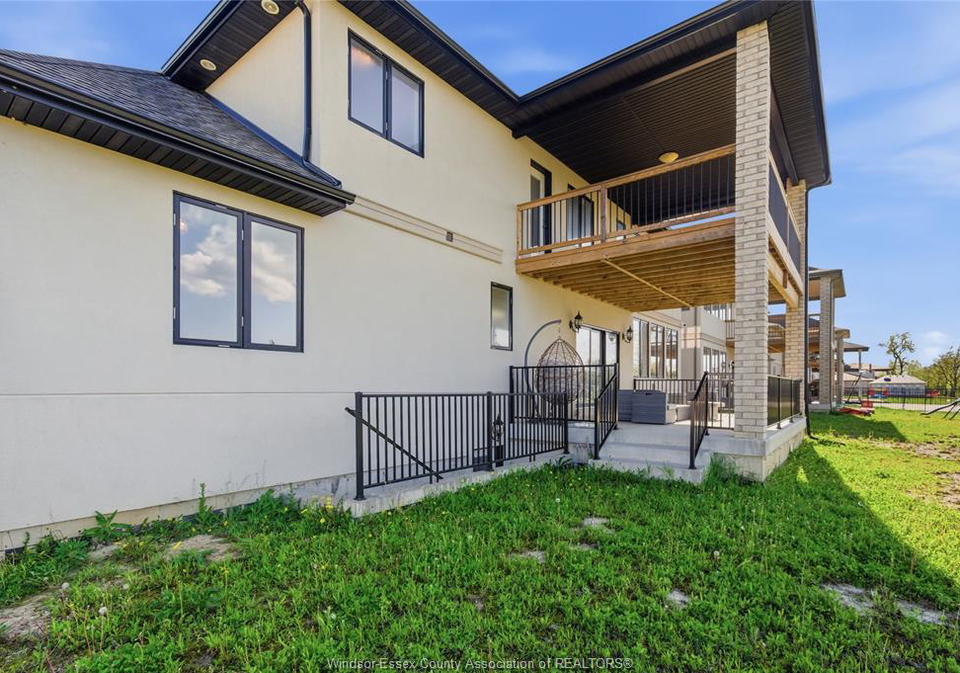 336-benson-court-amherstburg-ontario-26010716