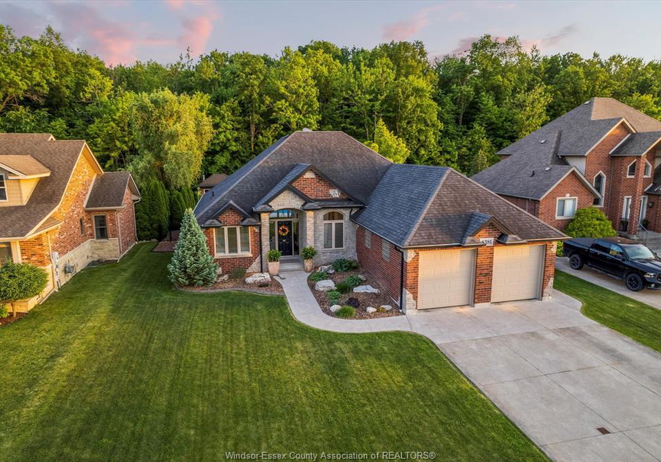 8381-aalbers-crescent-amherstburg-ontario-26010728