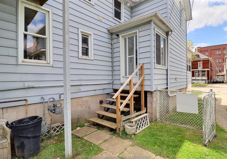 996-albert-windsor-ontario-26010732