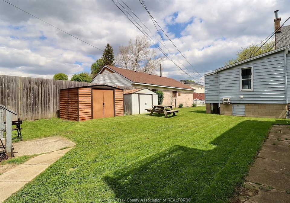 996-albert-windsor-ontario-26010732