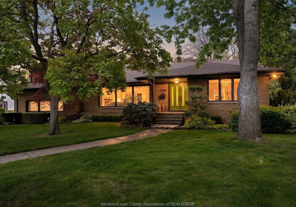 3500-victoria-boulevard-windsor-ontario-26010748