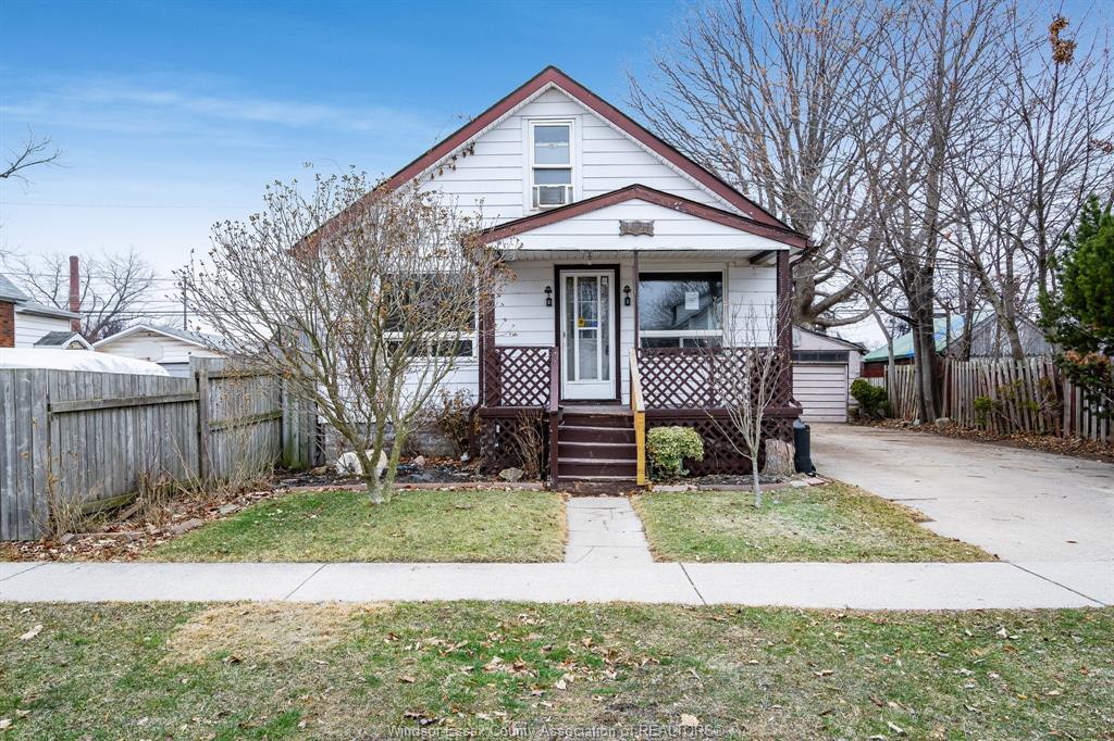 1541-albert-windsor-ontario-26010758