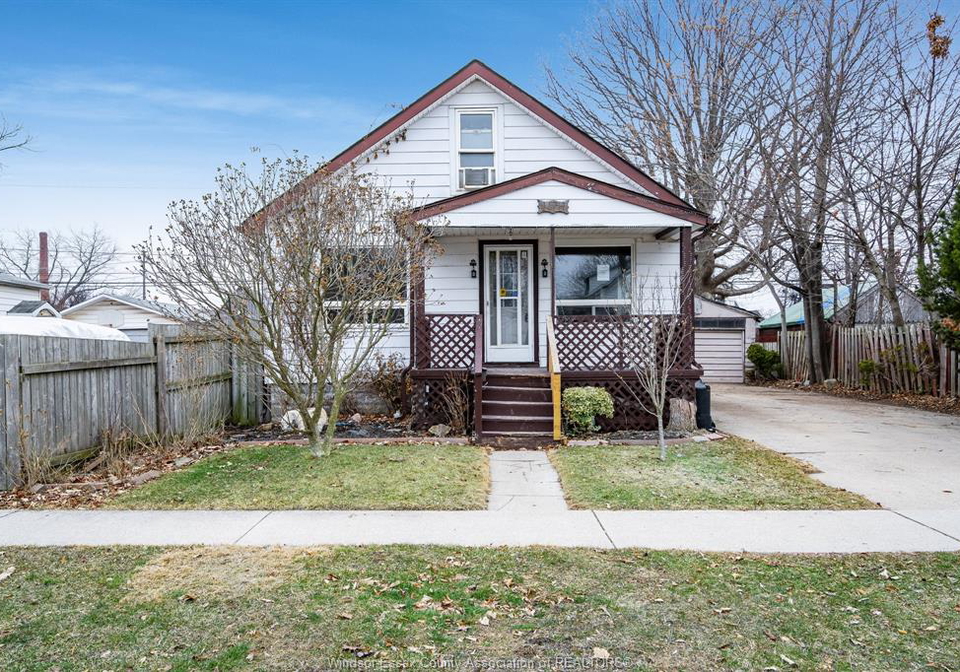 1541-albert-windsor-ontario-26010758
