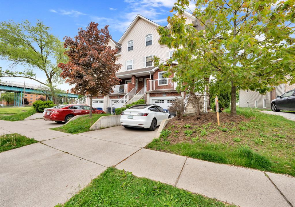2929-donnelly-windsor-ontario-26010790
