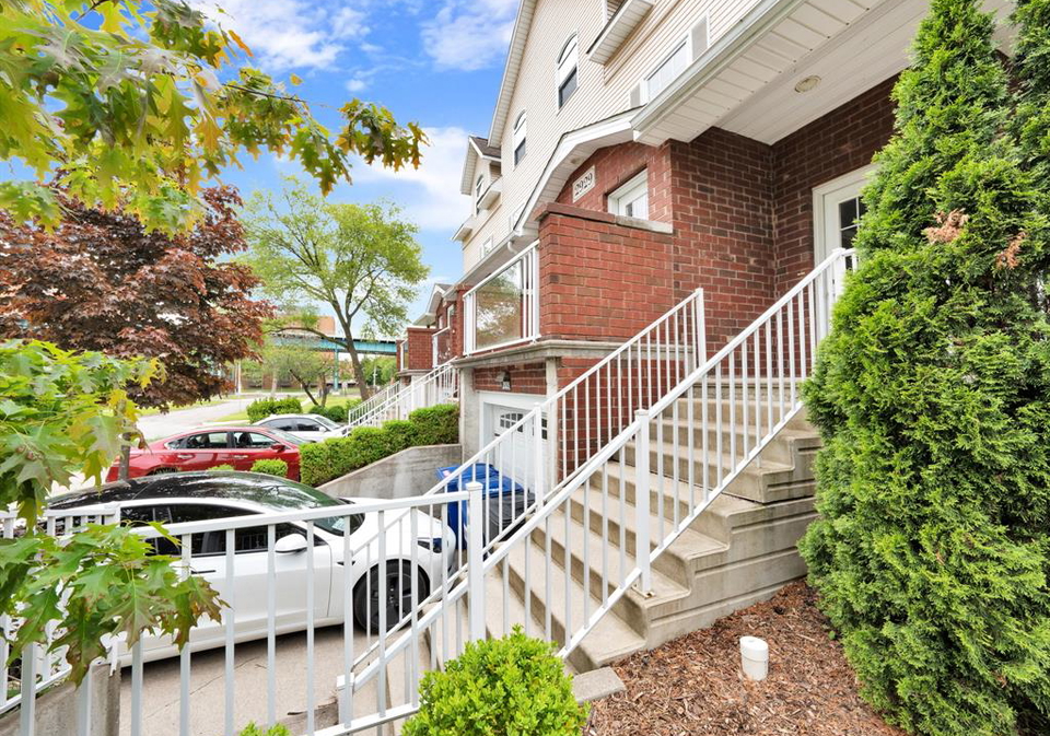 2929-donnelly-windsor-ontario-26010790