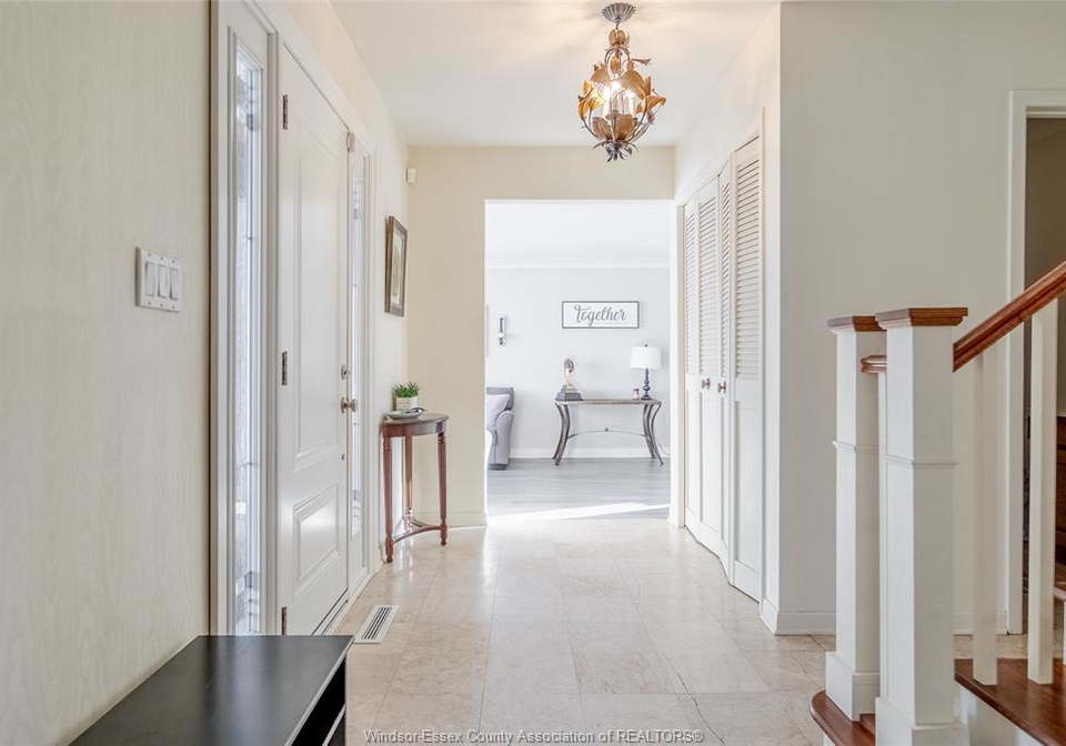 2477-mark-avenue-windsor-ontario-26010806
