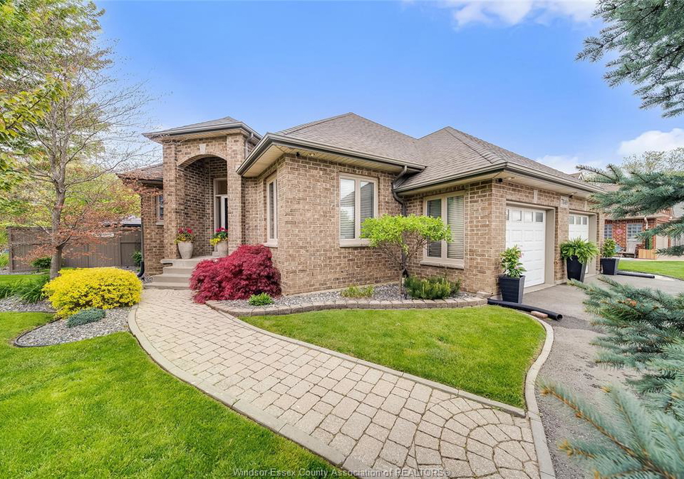 7840-stella-crescent-windsor-ontario-26010816