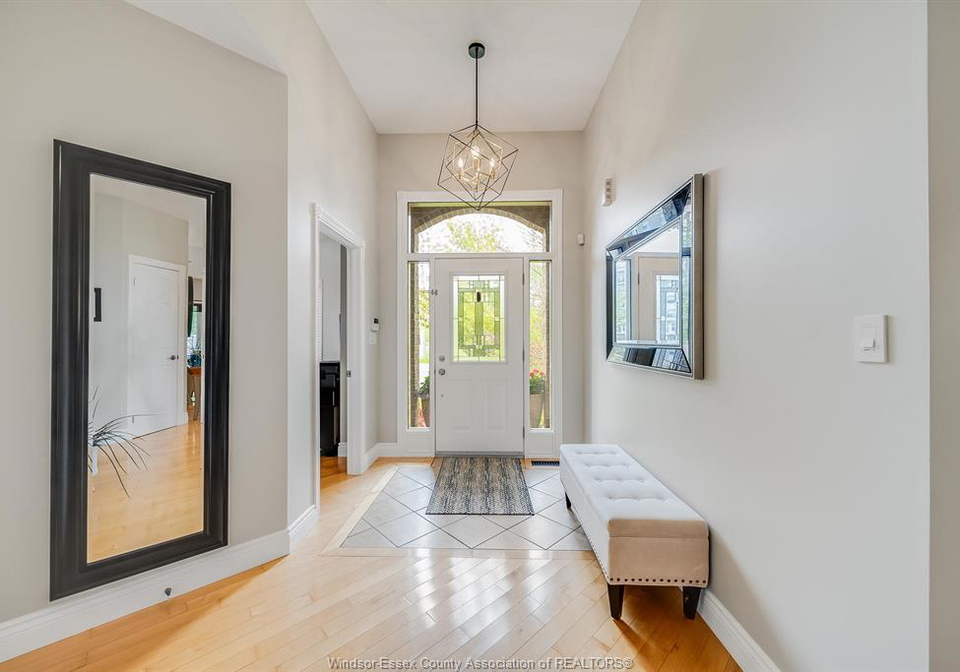 7840-stella-crescent-windsor-ontario-26010816