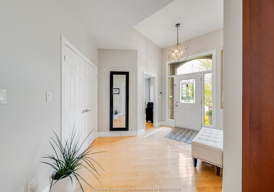7840-stella-crescent-windsor-ontario-26010816