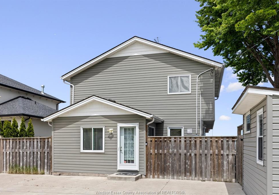 689-ross-beach-lakeshore-ontario-26010849