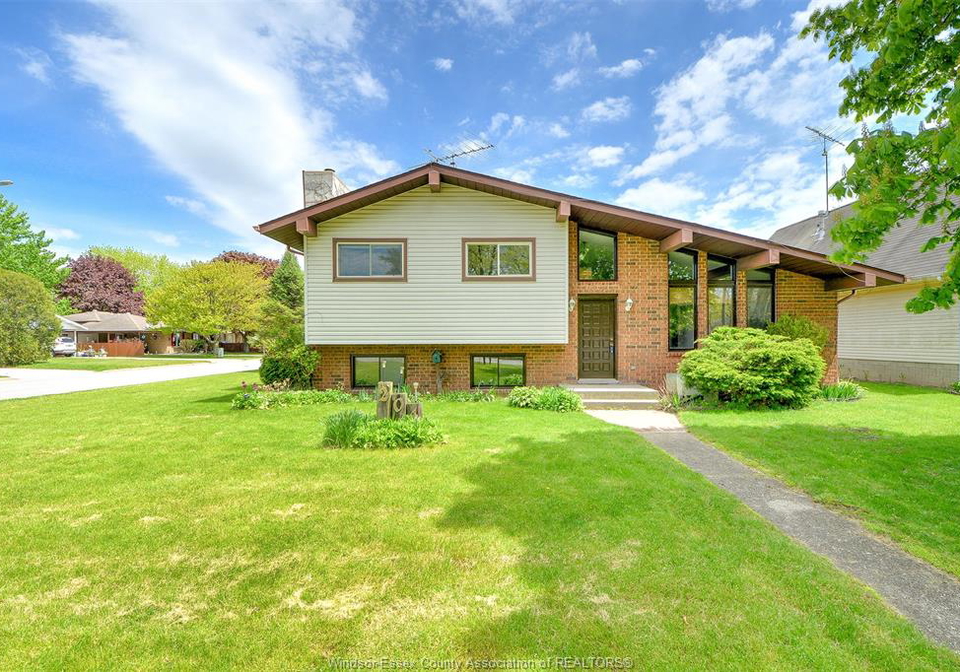 204-pearson-drive-harrow-ontario-26010862