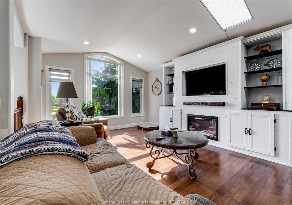 924-driftwood-crescent-lakeshore-ontario-26010870
