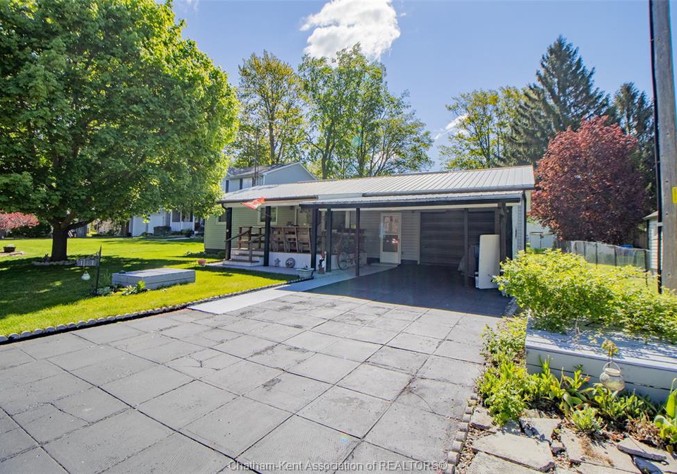 141-walnut-street-bothwell-ontario-26010885