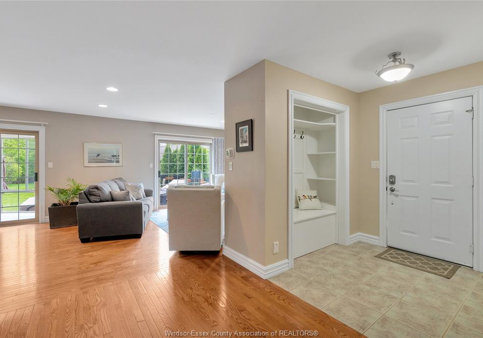 233-crystal-bay-drive-amherstburg-ontario-26010895