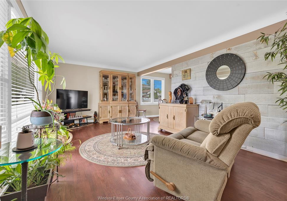 2456-randolph-windsor-ontario-26010911