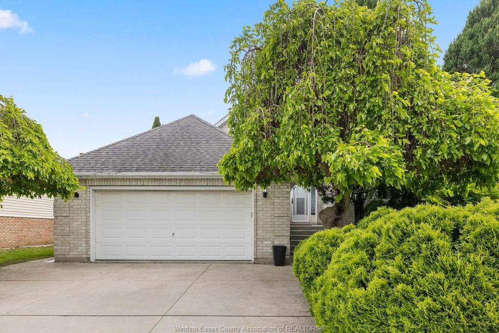 4577-hunt-club-crescent-windsor-ontario-26010945