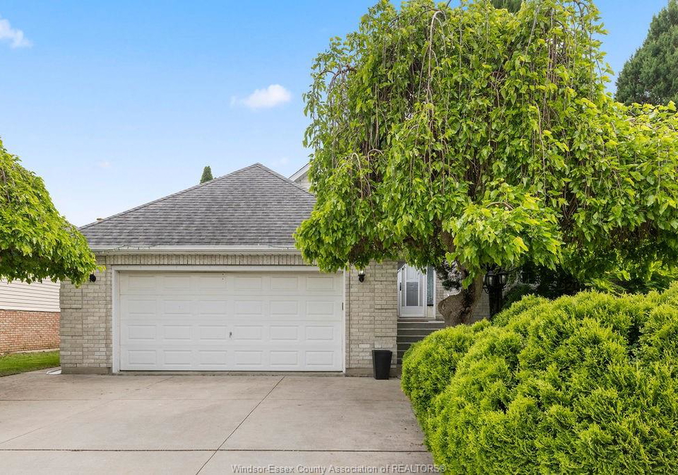 4577-hunt-club-crescent-windsor-ontario-26010945