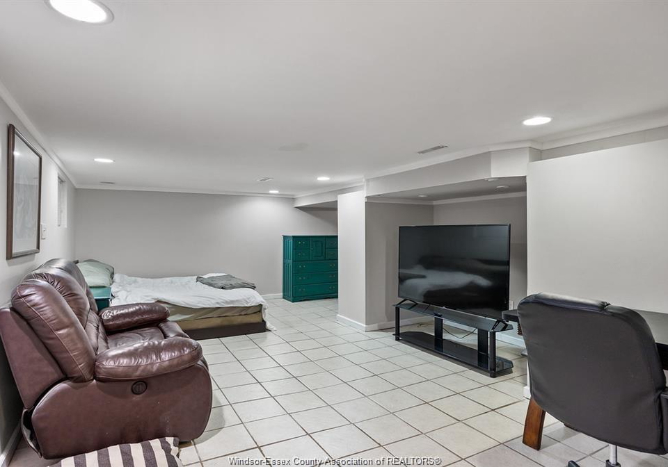 1640-hall-windsor-ontario-26010953