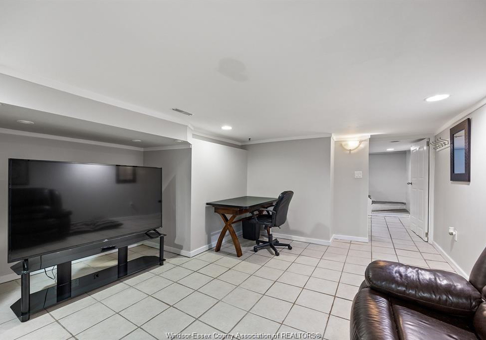 1640-hall-windsor-ontario-26010953