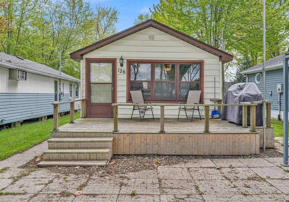 126-pleasure-beach-harrow-ontario-26010977