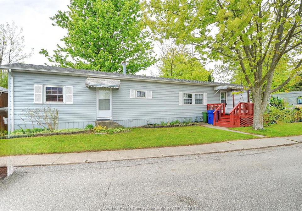 8-ash-court-mcgregor-ontario-26010988