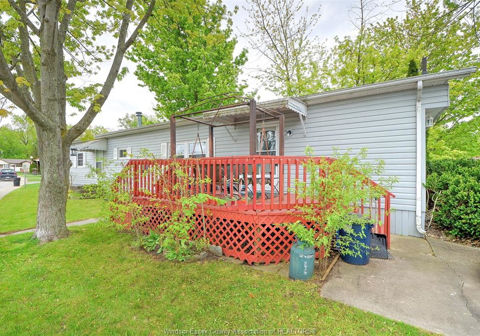 8-ash-court-mcgregor-ontario-26010988