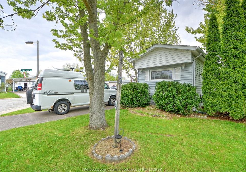 8-ash-court-mcgregor-ontario-26010988