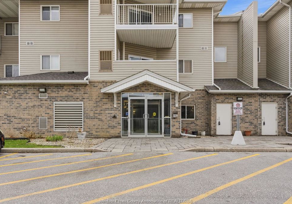 1390-lauzon-road-windsor-ontario-26010991