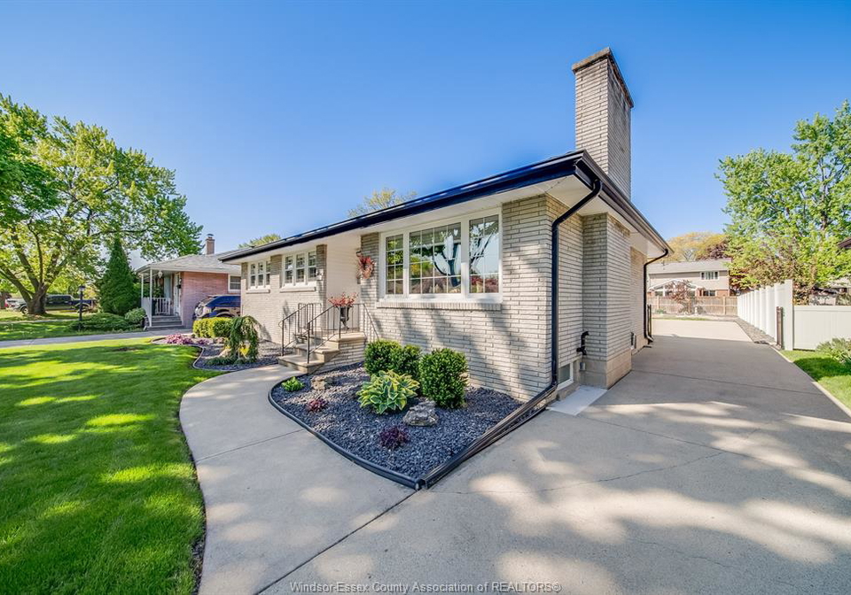 1211-parkview-avenue-windsor-ontario-26011043