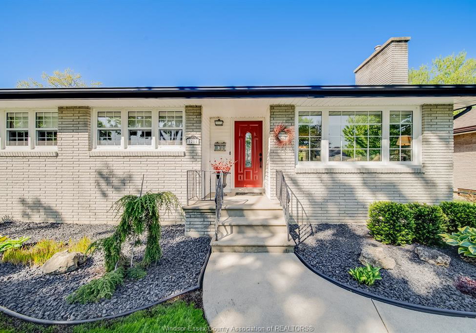 1211-parkview-avenue-windsor-ontario-26011043
